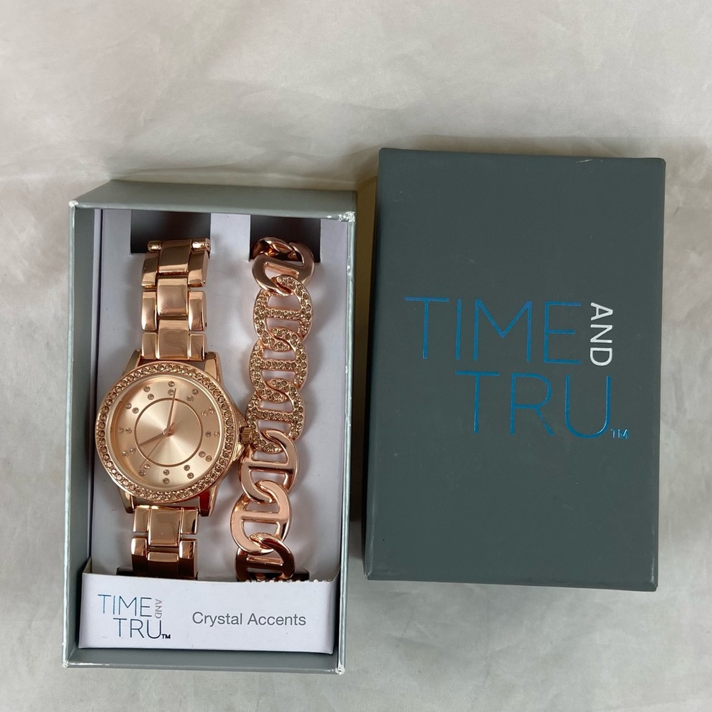 Time & Tru Women’s Wristwatch & Bracelet Set Rose Gold Tone Crystal Accents New